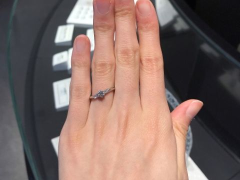 【銀座ダイヤモンドシライシの口コミ】 指輪のデザインは、身につけて気持ちが明るくなるものを第1に考えました。…