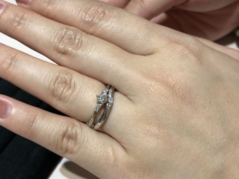 【TRECENTI(トレセンテ)の口コミ】 シンプルかつ目を引くデザインが特徴的でどのデザインにも指輪にあしらわ…