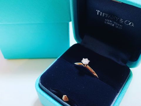 【ティファニー(Tiffany & Co.)の口コミ】 王道ブランドのティファニーで、婚約指輪の王道の形のティファニーセッテ…
