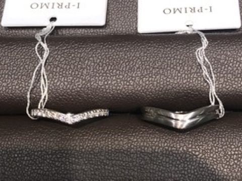 【アイプリモ(I-PRIMO)の口コミ】 婚約指輪と重ね付けするので、隙間が出来ないVシリーズのハーフエタニティ…