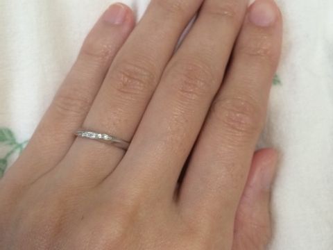 【4℃ BRIDAL(ヨンドシーブライダル)の口コミ】 デザインが気に入りました。シンプルなストレートでは無く、あえて少しカ…
