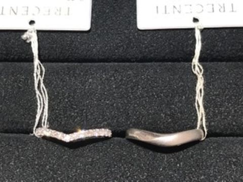 【TRECENTI(トレセンテ)の口コミ】 キラキラが好きなことや、婚約指輪と重ね付けしたかったので、v字のエタニ…
