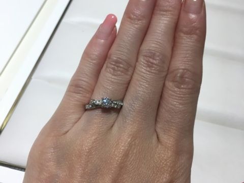 【シャネル(CHANEL)の口コミ】 他と被らないデザインです。リボンで甘いのかと思いきや、エッジがフラッ…