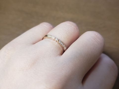 【LUCIE(ルシエ)の口コミ】 婚約指輪と合わせて、同じブランドで揃えたかったので購入しました。ブラ…