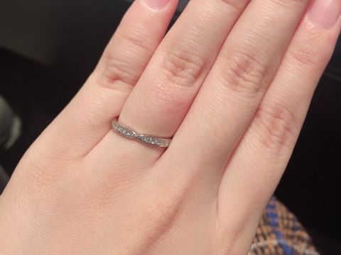 【ラザール ダイヤモンド(LAZARE DIAMOND)の口コミ】 ダイヤモンドがついており、プラチナであることが譲れない条件でした。色…