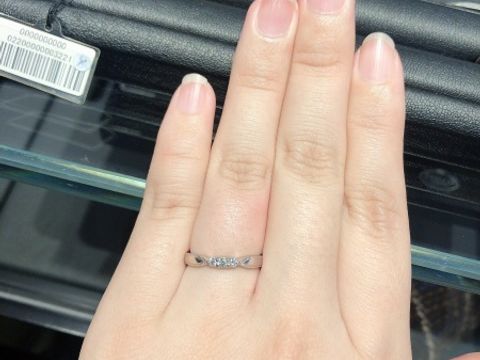 【エクセルコダイヤモンド(EXELCO DIAMOND)の口コミ】 ミル打ちのデザインがとても可愛く、気に入りました。ミルがここまで綺麗…