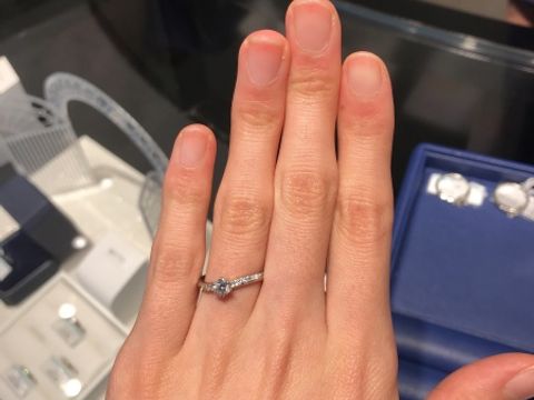 【銀座ダイヤモンドシライシの口コミ】 宝石箱の中を覗いているかのような星空の世界をイメージしたエンゲージリ…