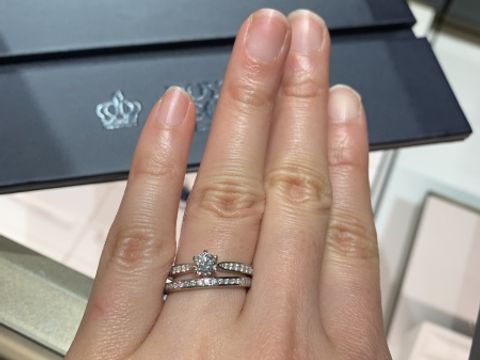 【ROYAL ASSCHER(ロイヤル・アッシャー)の口コミ】 世界三大カッティングブランドの中から迷いましたが、こちらのデザイン、…