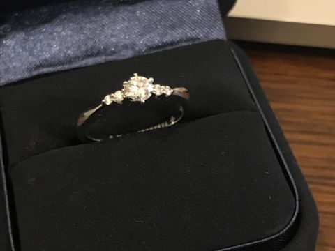 【4℃ BRIDAL(ヨンドシーブライダル)の口コミ】 １粒のものを探していましたが、婚約指輪らしいものほどダイヤモンドので…