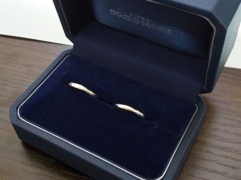 【銀座ダイヤモンドシライシの口コミ】 シンプルで着け心地の良いデザインに惹かれました。この指輪は細身で厚み…