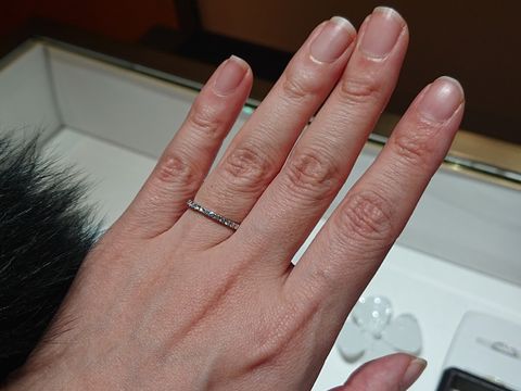 【ブルガリ(BVLGARI)の口コミ】 ダイアモンドが綺麗にならんでおり、ダイアモンド部分は高さがあるため指…