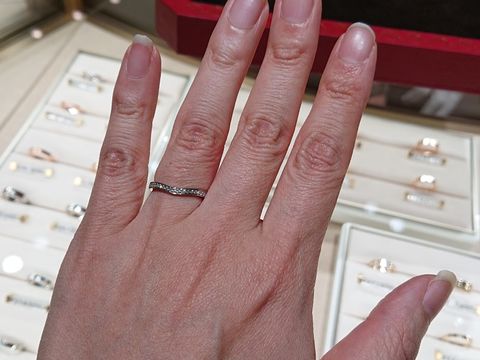 【カルティエ(Cartier)の口コミ】 指にとてもなじむデザインで、付け心地がよく、仕事上着脱が必要だが、着…