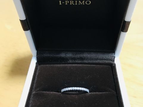 【アイプリモ(I-PRIMO)の口コミ】 小さなダイヤが沢山並んでいて輝きも綺麗な所が一番の決め手です。
結婚指…