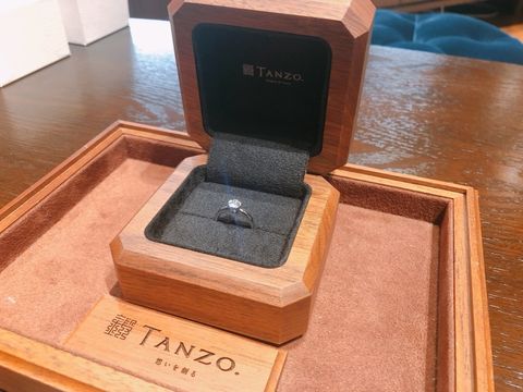 【TANZO.(鍛造指輪)の口コミ】 ダイヤモンドの持ち込みが可能なこと、またデザインが豊富なこと、製作段…