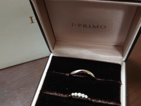 【アイプリモ(I-PRIMO)の口コミ】 ハーフエタニティがいいと思っていましたが、意外と隣の指にダイアが当た…