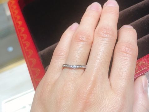 【カルティエ(Cartier)の口コミ】 カーブのデザインが独特で、非常に可愛らしく若者向けのデザインでした。…