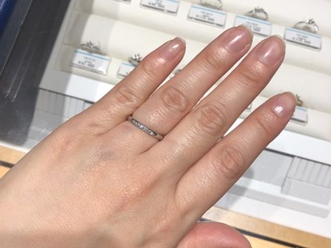 【銀座ダイヤモンドシライシの口コミ】 シンプルなデザインだと物足りたいと言う方は良いかと思います。ダイヤモ…