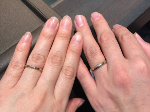 【アイプリモ(I-PRIMO)の口コミ】 ゴールドとプラチナのコンビリングなのでシンプルすぎず、肌の色とも合っ…