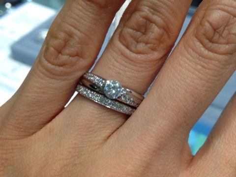 【宝寿堂(ほうじゅどう)の口コミ】 自分の好きなデザインで、いくつか選び、その中で私の指に似合うものをス…