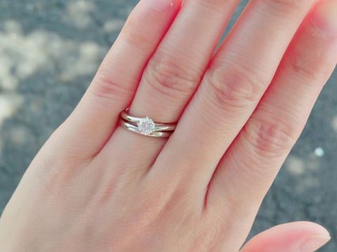 【ラザール ダイヤモンド(LAZARE DIAMOND)の口コミ】 デザインもシンプルで、プラチナも綺麗でしたが、なによりダイヤモンドが…