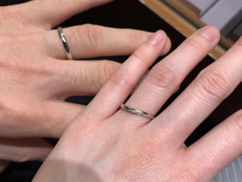 【銀座ダイヤモンドシライシの口コミ】 シンプルでありながら、可愛さもあり、ダイヤの数や流れてる感じなどイメ…