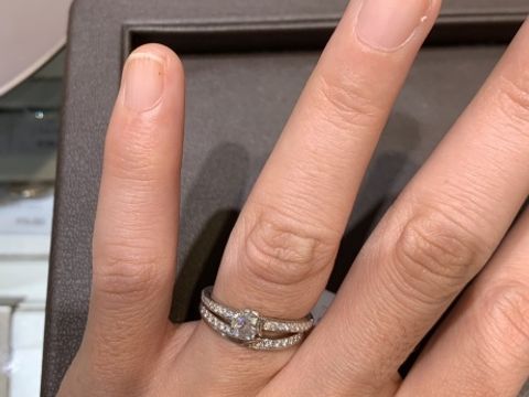 【アイプリモ(I-PRIMO)の口コミ】 メレダイヤの入ったタイプを探していました。
ダイヤ部分が中指に当たって…