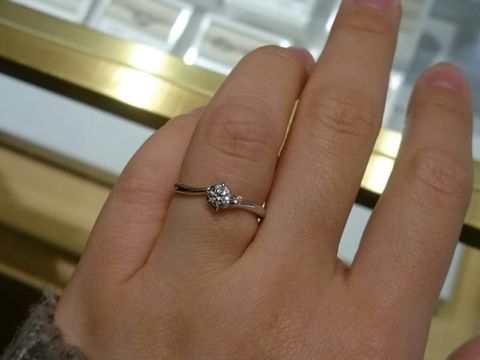 【MAISON JEWELL(メゾンジュエル)の口コミ】 ピンクダイヤモンドのメレが付いていました。メレダイヤがある指輪は多い…