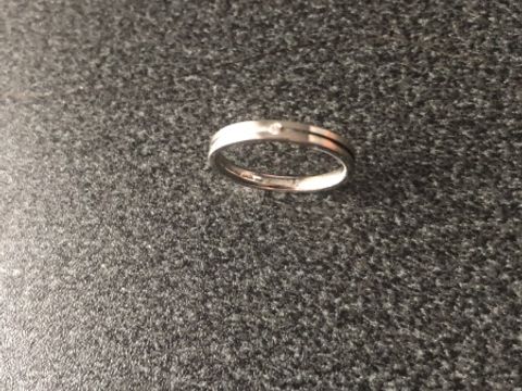 【EURO WEDDING BANDの口コミ】 肌馴染みが良く、付けていても不快感が一切ありませんでした。デザインも…