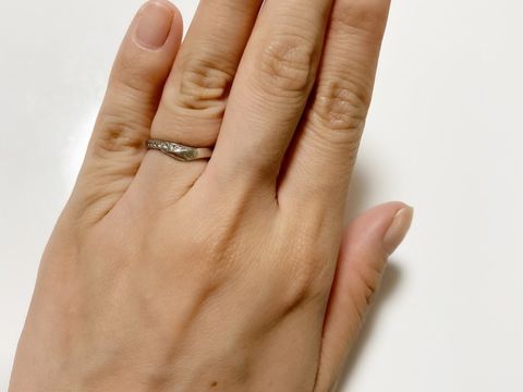 【俄(にわか)の口コミ】 決めてはやはり指に合ったことです。
程よい太さとダイヤモンドのバランス…