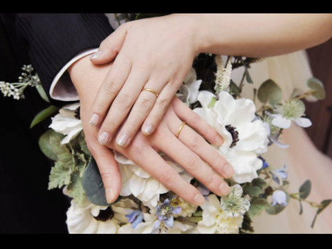 【銀座ダイヤモンドシライシの口コミ】 ゴールド系で探していたのですが、太すぎず細すぎず、男性がつけても　ギ…