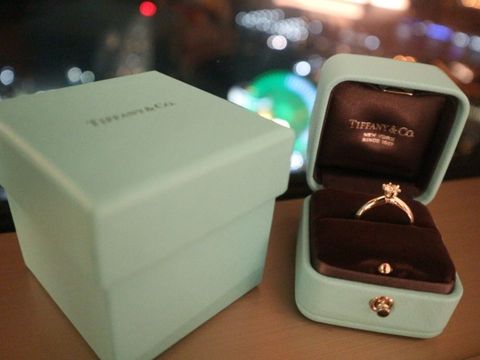 【ティファニー(Tiffany & Co.)の口コミ】 いろいろな指輪を試着しました。指輪は、石が3つほどついたものなどデザイ…