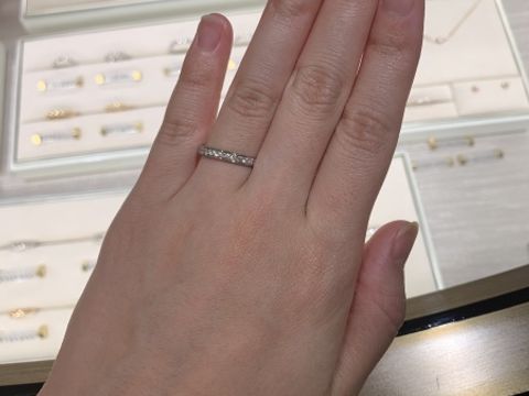 【カルティエ(Cartier)の口コミ】 少し太めのタイプなので、ダイヤがとてもキラキラ輝いて存在感のある指輪…