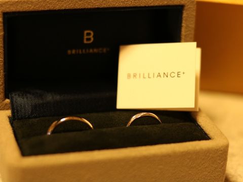 【BRILLIANCE+(ブリリアンスプラス)の口コミ】 婚約指輪との重ね付け、また毎日つけるため頑丈であること、デザインはシ…