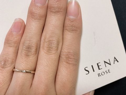 【SIENAROSE(シエナロゼ)の口コミ】 1番の決め手はなんと言ってもロゼチナの色味の綺麗さとデザインです！また…