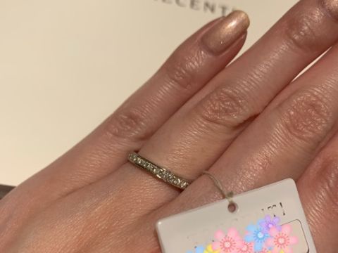 【TRECENTI(トレセンテ)の口コミ】 ハーフエタニティで、ダイヤモンドは真ん中の一粒が大きくなっています。
…