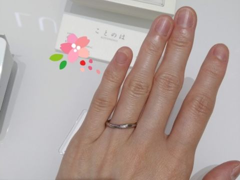 【俄(にわか)の口コミ】 斜めに流れるようなラインなので、着けている指が長くキレイに見えます。…