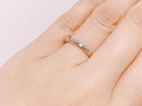 【銀座ダイヤモンドシライシの口コミ】 婚約指輪を購入したのも同じお店だったので結婚指輪もお願いしました。セ…