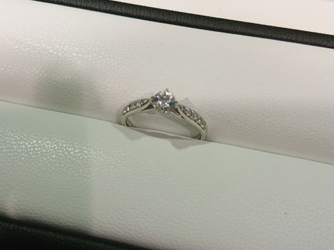 【GALA JEWELRY(ガラジュエリー)の口コミ】 一石ではなく、メレがついたものを探していました。他のブランドの似たデ…