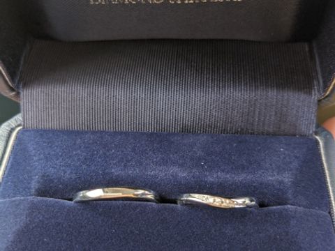 【銀座ダイヤモンドシライシの口コミ】 指が綺麗に見えるデザインで、11-13万くらいのものを探していました。ダイ…