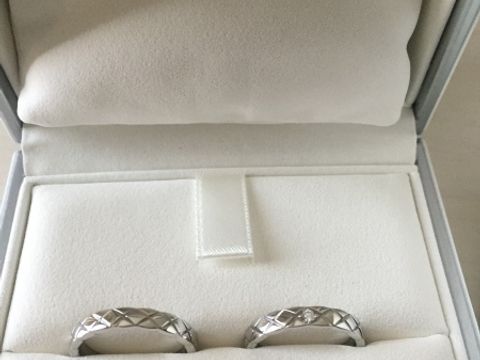 【シャネル(CHANEL)の口コミ】 結婚指輪はシャネルという憧れはありました。
一番最初に見に行き、他のお…