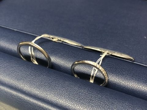 【銀座ダイヤモンドシライシの口コミ】 結婚指輪は婚約指輪と同じブランドで買いたいと思っていました。なので、…
