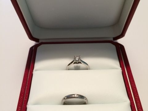 【カルティエ(Cartier)の口コミ】 ティファニーかカルティエで悩みましたが、決め手は自分の指になじむか（…