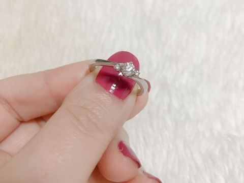 【アイプリモ(I-PRIMO)の口コミ】 結婚指輪と重ね付けすることを前提に選びました。

結婚指輪にもセット用…