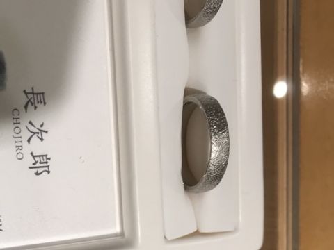 【俄(にわか)の口コミ】 指輪について、カタログにはどういった思いが込められて作られたのか書か…