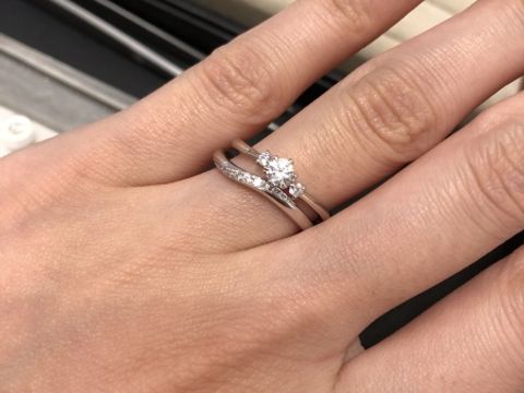 【TRECENTI(トレセンテ)の口コミ】 内甲丸で指にフィットしやすく、他のメーカーの指輪をはめた時に違いをす…