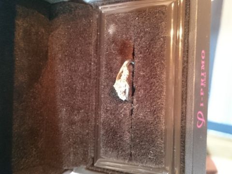 【アイプリモ(I-PRIMO)の口コミ】 大きなダイヤモンドが真ん中一粒についていて、
斜めじょうに小さなダイヤ…