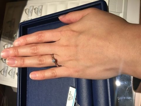 【銀座ダイヤモンドシライシの口コミ】 シンプルな婚約指輪を探していたところ、インターネットでこの指輪を見つ…