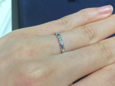【4℃ BRIDAL(ヨンドシーブライダル)の口コミ】 お店に行ったときのプラチナの輝きに魅せられて購入しました。プラチナは…