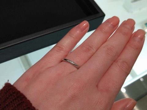【ティファニー(Tiffany & Co.)の口コミ】 シンプルなダイヤ付きのものを探していて、お店の方がおすすめしてくれた…