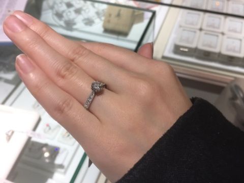 【リューツウの口コミ】 0.5カラット以上の大きさのダイヤモンドルースをいれるならとても良い形か…